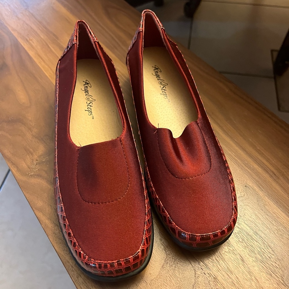 Burgundy Red flats with snakeskin trim detail